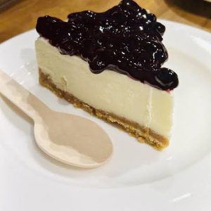 Blue berry cheesecake slice