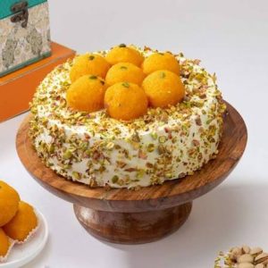 Motichur laddu cake
